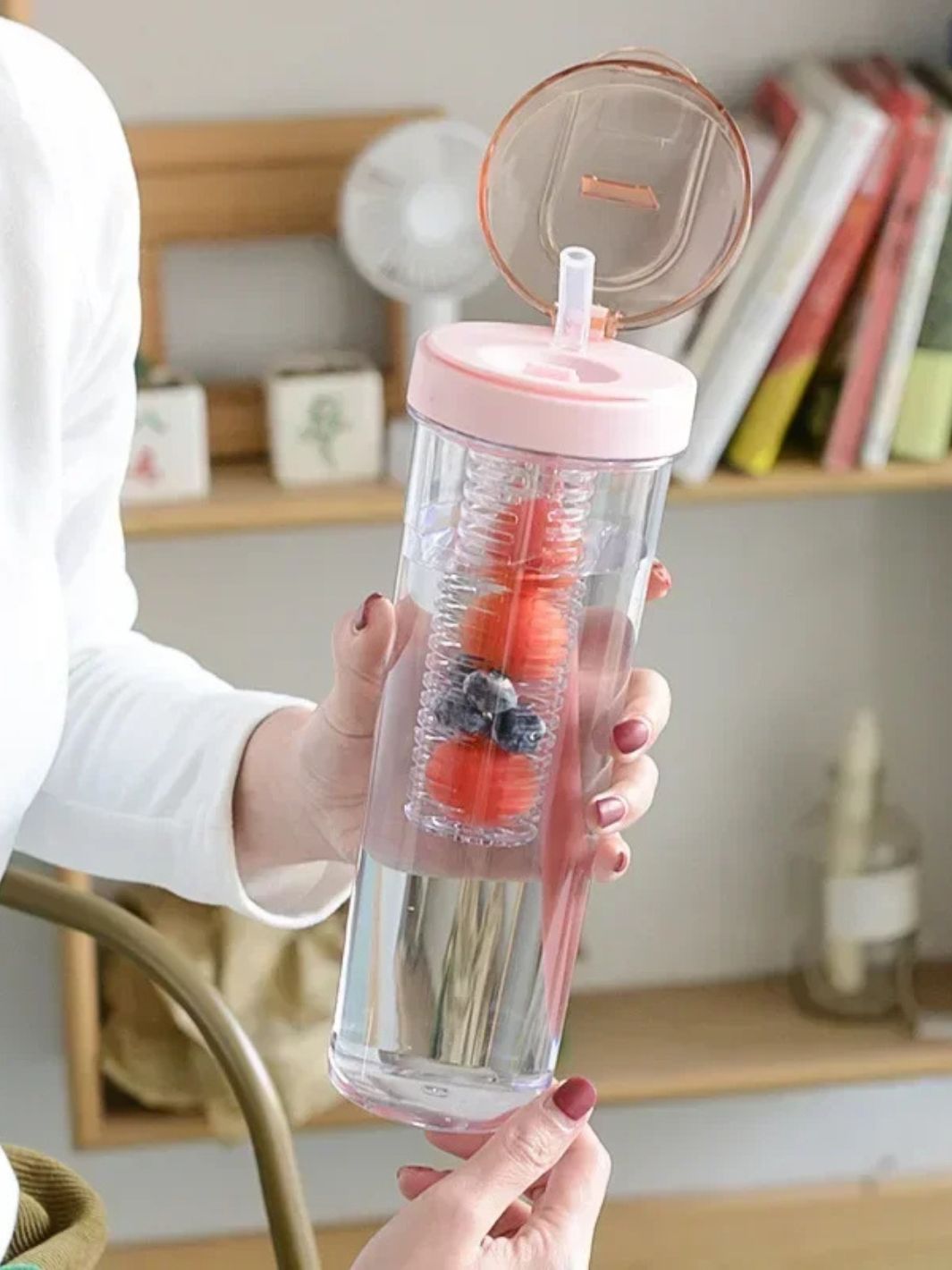 Gourde avec paille en plastique sans BPA de 700 ml avec infuseur